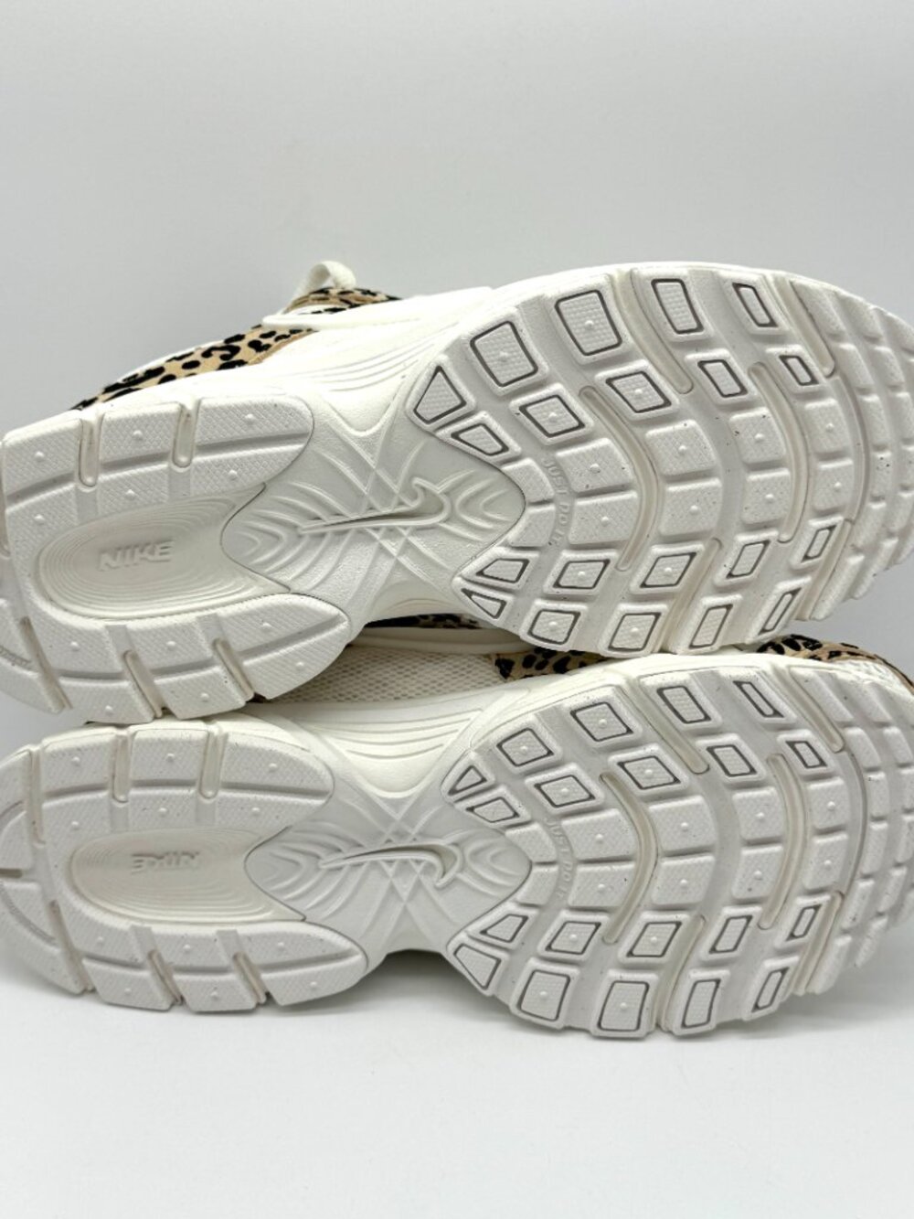Nike Womens V5 RNR Sueded Leopard Print Shoes Sz 6.5 New IR5823-133 - Picture 8 of 11